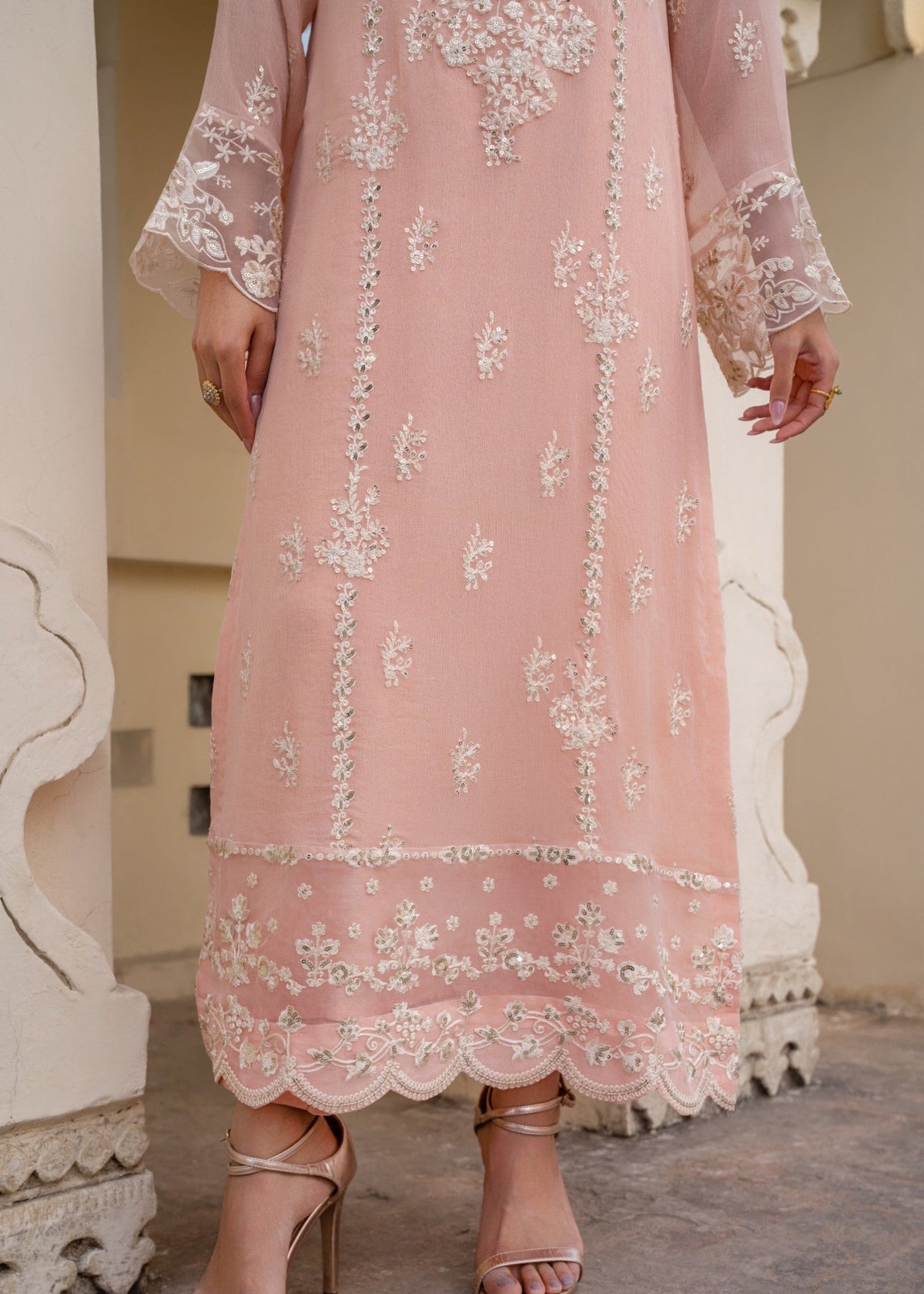 Embroidered Chiffon Straight Kurta 3-Piece Suit – Peach Pink