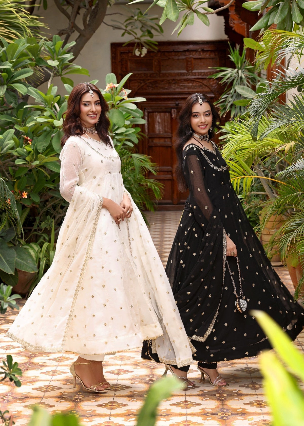 Embroidered Chiffon Flared Pishwas 3-Piece Suit – Black