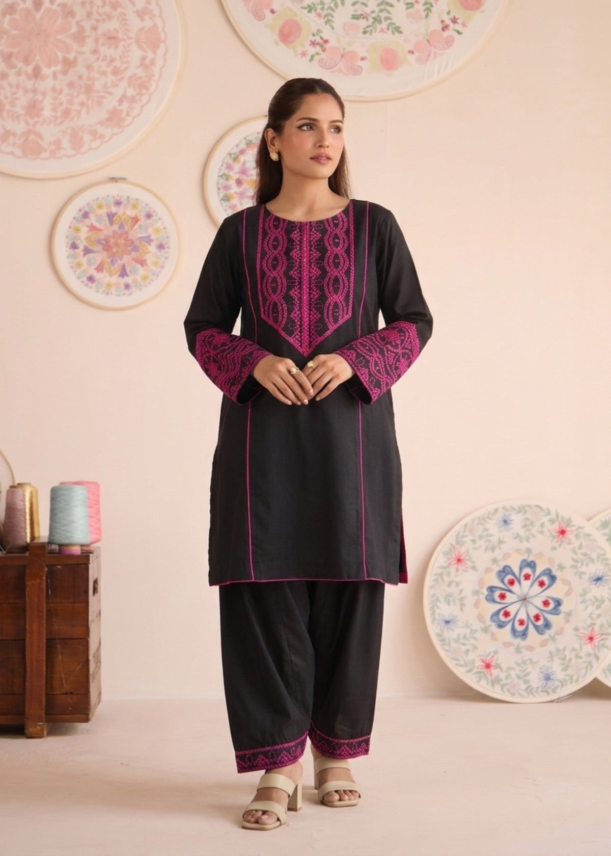 Embroidered Lawn 2-Piece Suit – Black, Summer Wear