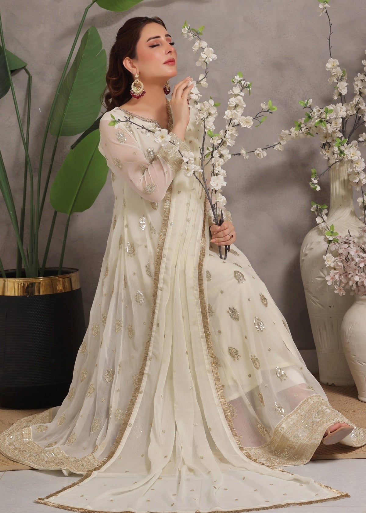 Embroidered Chiffon Floor-Length Pishwas 3-Piece Suit – Off-White