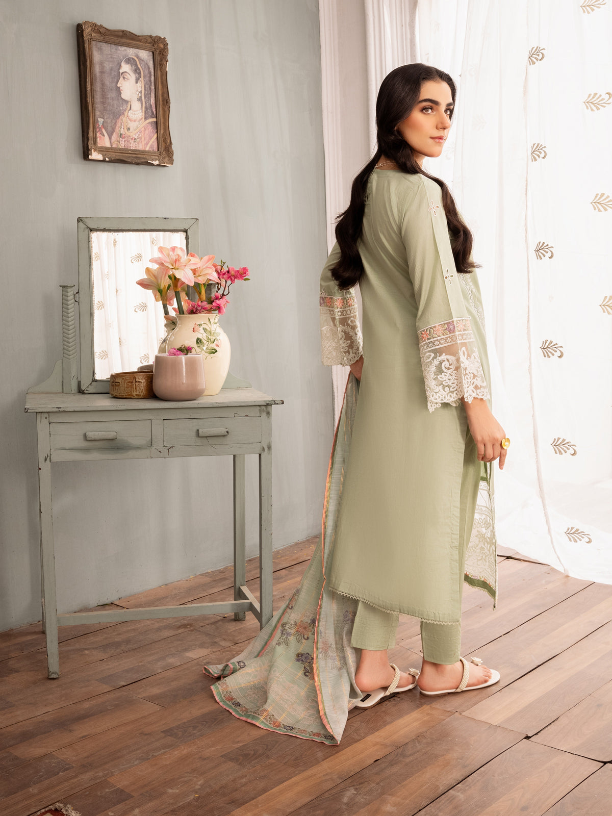 Embroidered Long Kurta Lawn 3-Piece Suit – Green, Linen Dupatta