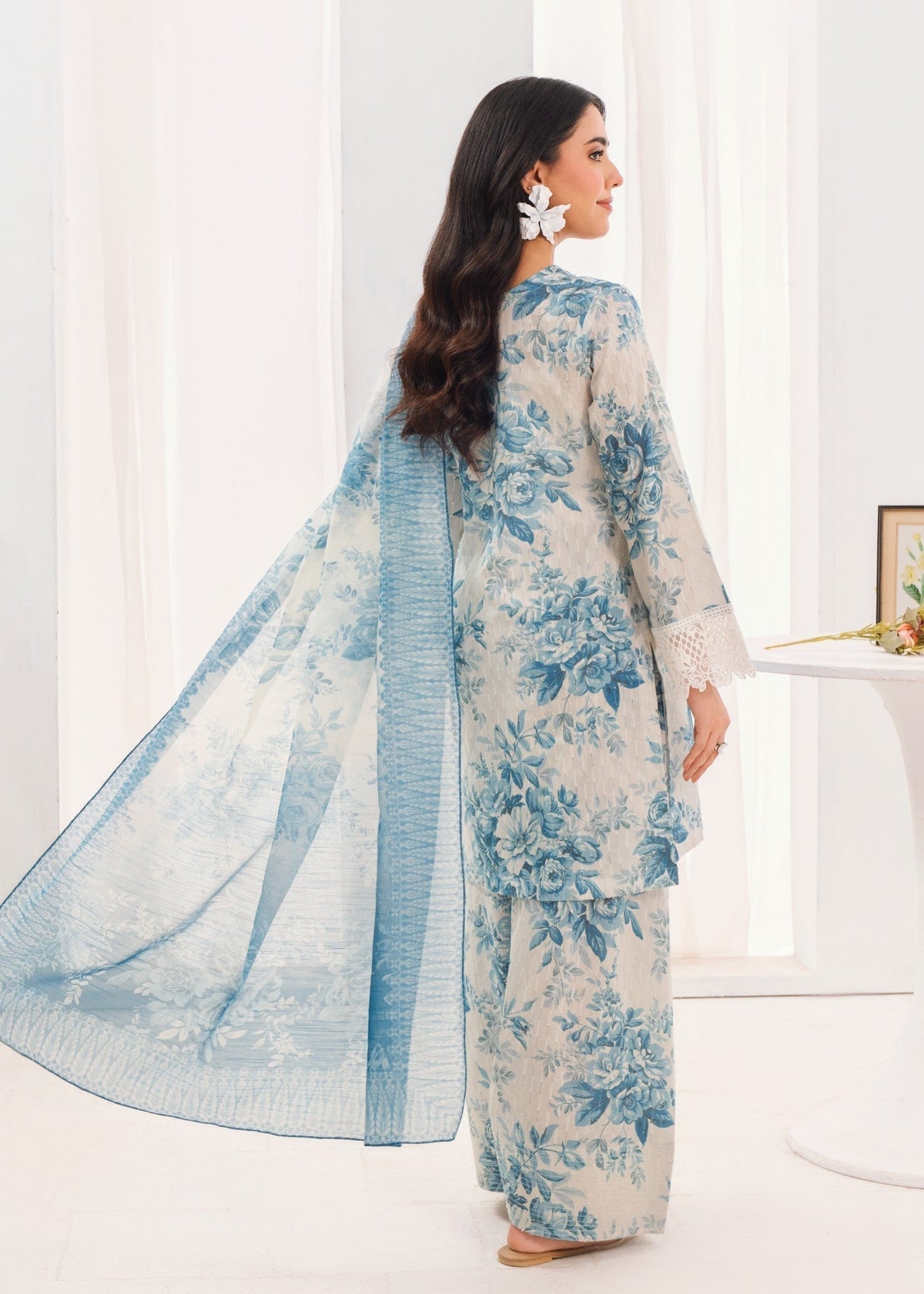 Embroidered Textured Lawn 3-Piece Suit – White, Farshi Shalwar